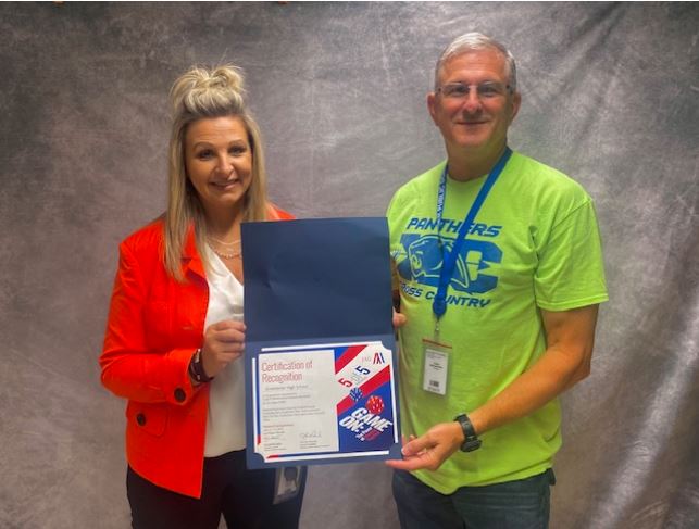 Tobin McCammon & Susan Harmon receiving JAG's 5 for 5 Award